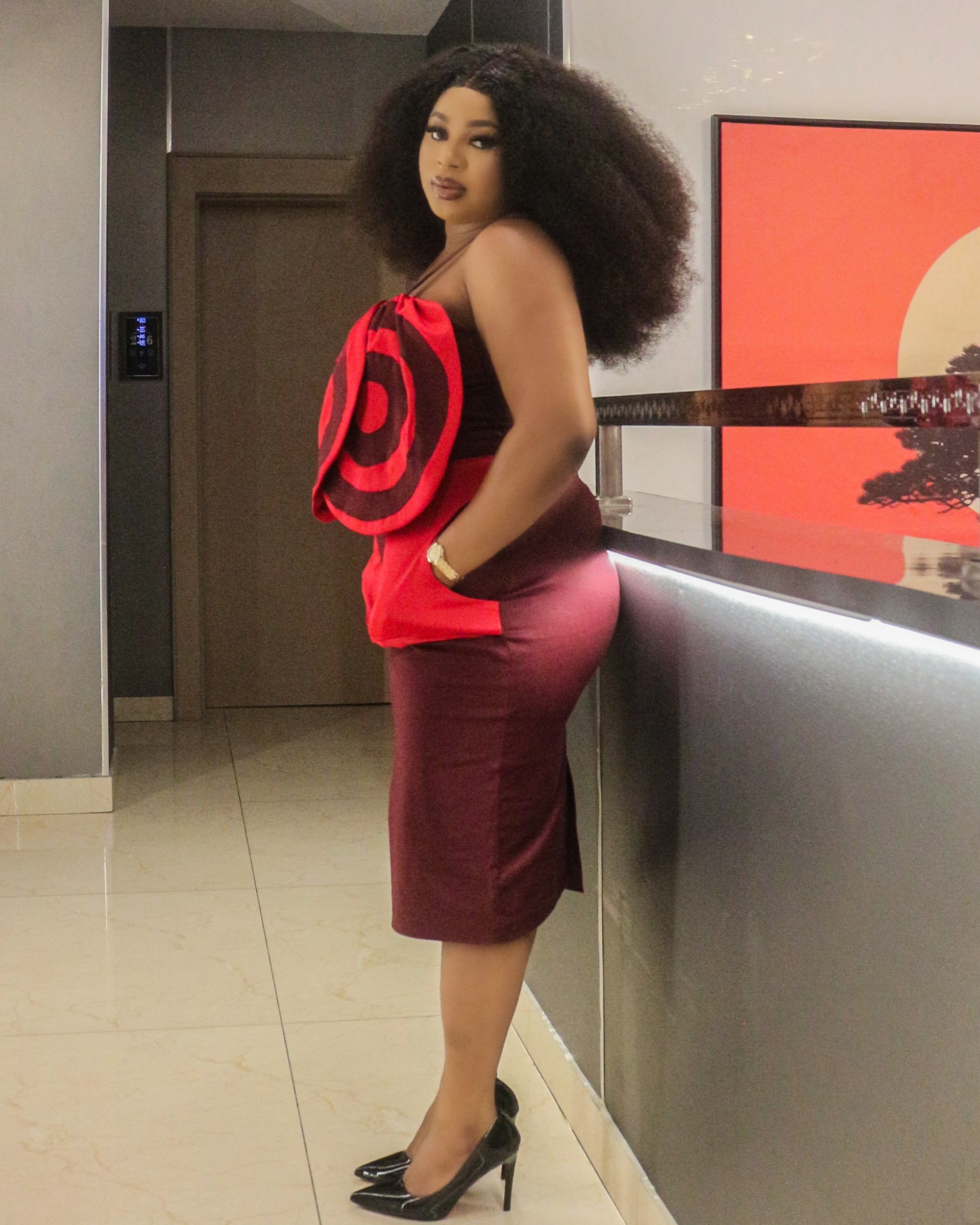 Vee Party Skirt Set - Image 2